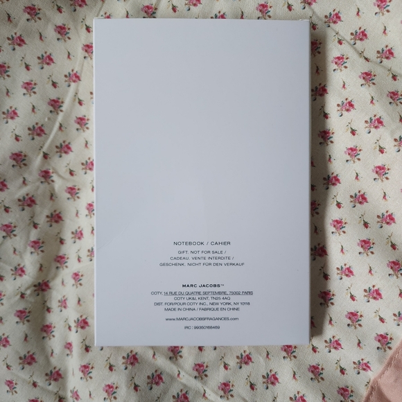 Perfect by Marc Jacobs soft notebook - Picture 5 of 5